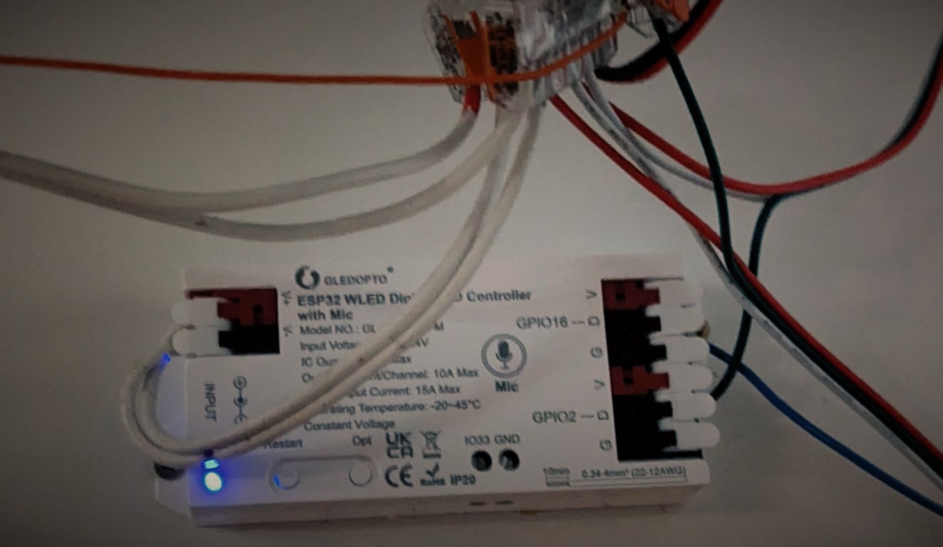 The WLED controller from Gledopto